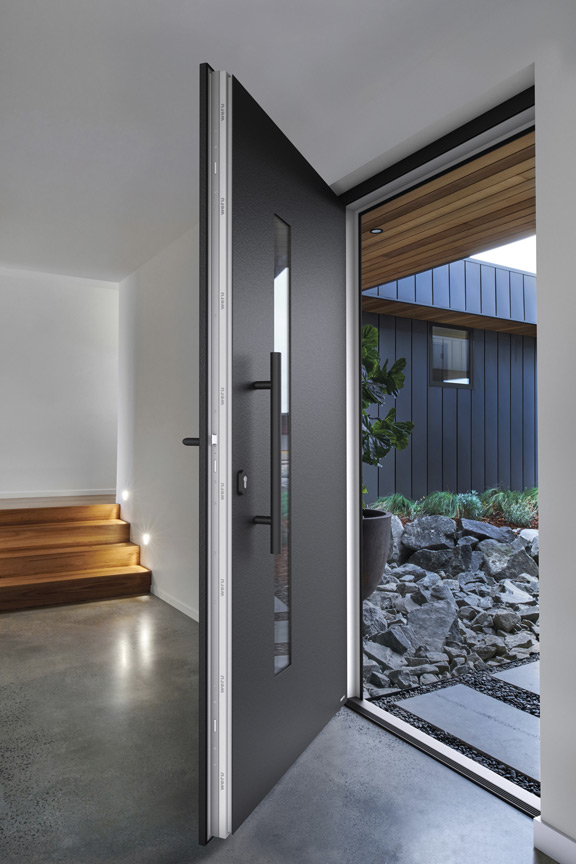 Kunststoff-Haustür AMENTA von WERU im Profil geöffnet, Bildquelle: WERU GmbH